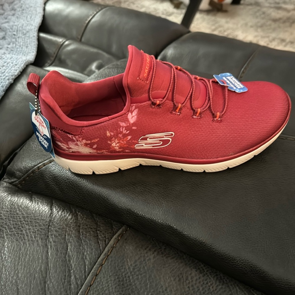 Women’s Sketchers Summits Love Rain.